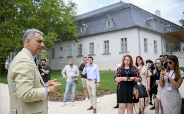 Lázár János: a geszti Tisza-kastély felújítása egy korszak restaurációját jelenti