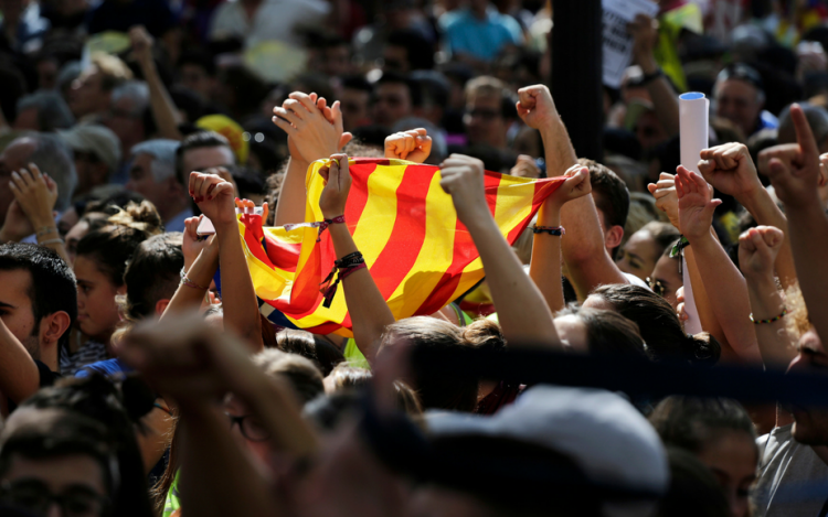 Folytatódnak az utcai tiltakozások Barcelonában